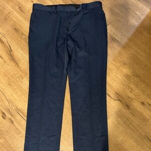 Men’s Kenneth Cole Reaction Men’s navy dress pants  36x32.  Great condition.